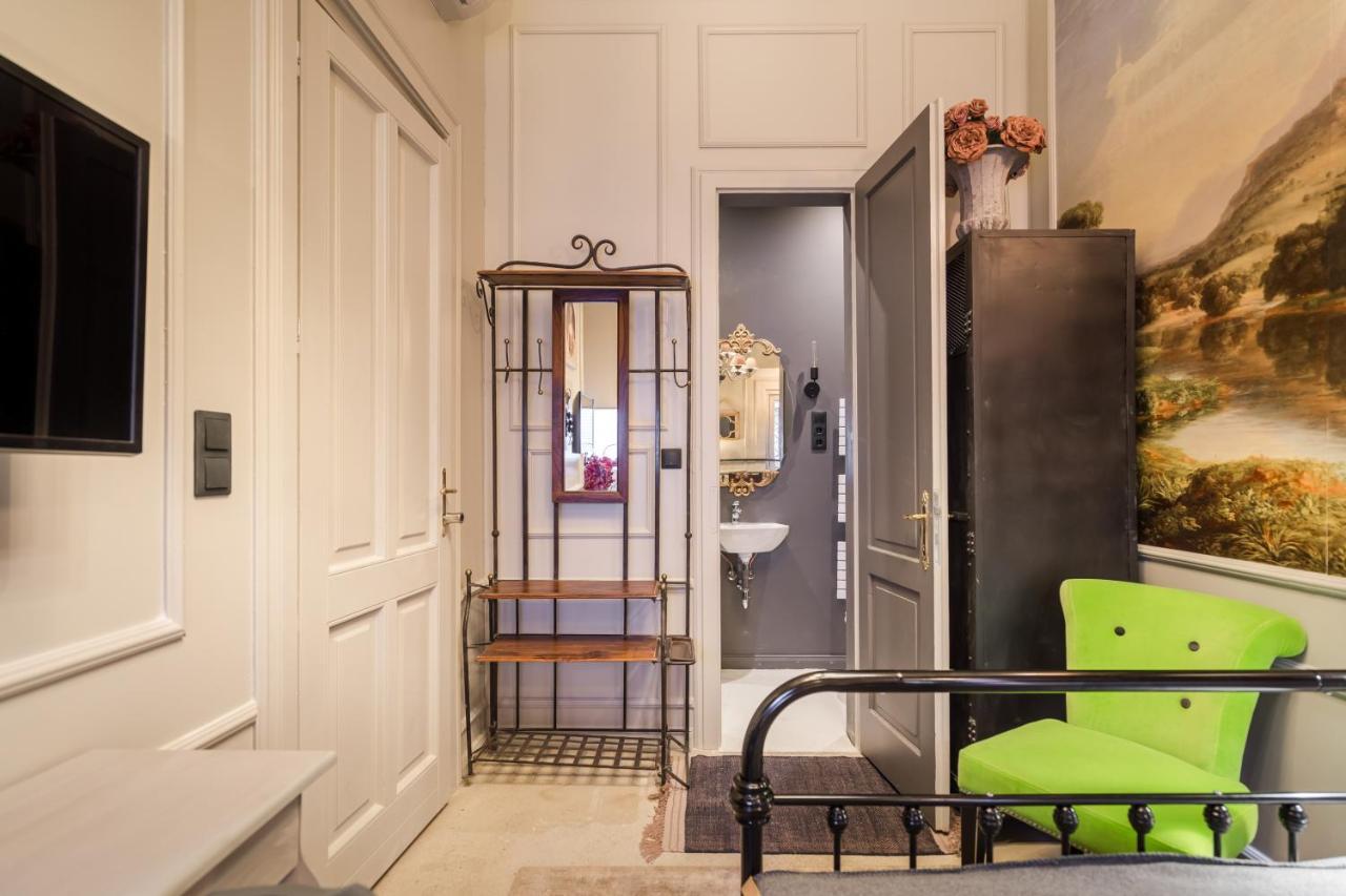 Bpr Violet Noir With A/c Apartment *