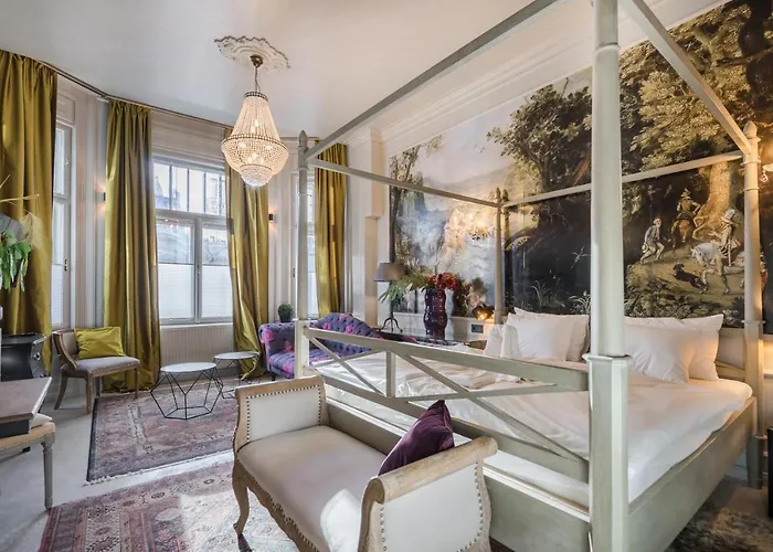 Bpr Violet Noir Apartment With A/C